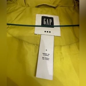 Women’s small lime green puffer vest from Gap. With removable fur hood.
